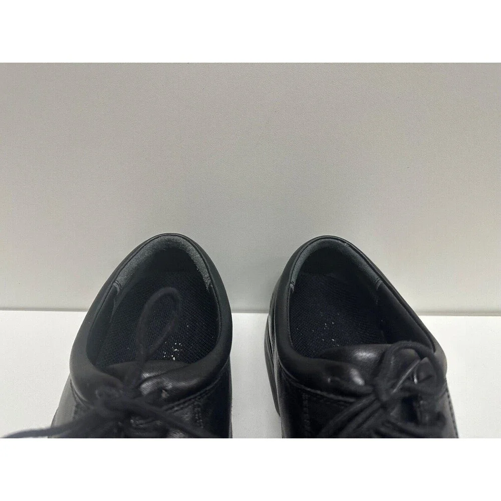 Hunter's Bay Collection men size 9 black leather upper cap toe lace-up shoes